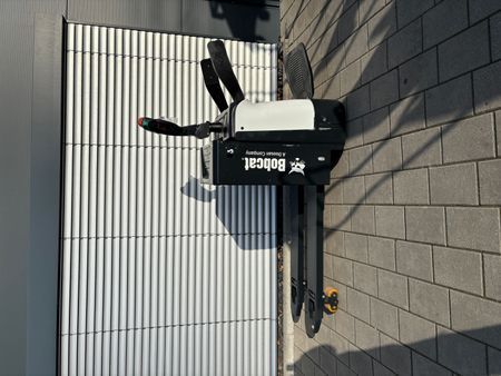 Used material handling equipment Bobcat BPR20N &mdash; Booster Lift