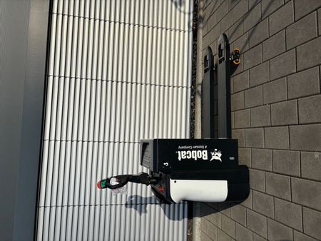 Used material handling equipment Bobcat BPR20N &mdash; Booster Lift