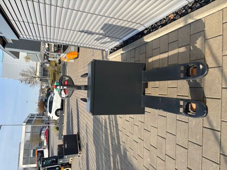 Used material handling equipment Bobcat BPR20N &mdash; Booster Lift