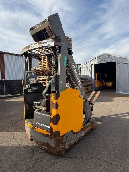 Použit&aacute; manipulačn&aacute; technika Jungheinrich ETV 214 &mdash; Booster Lift