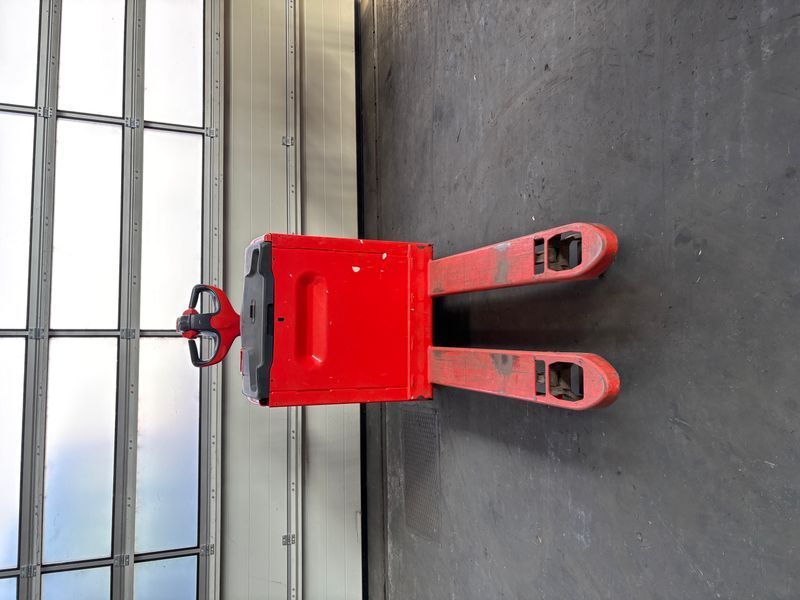 Použit&aacute; manipulačn&aacute; technika Linde T 16 &mdash; Booster Lift