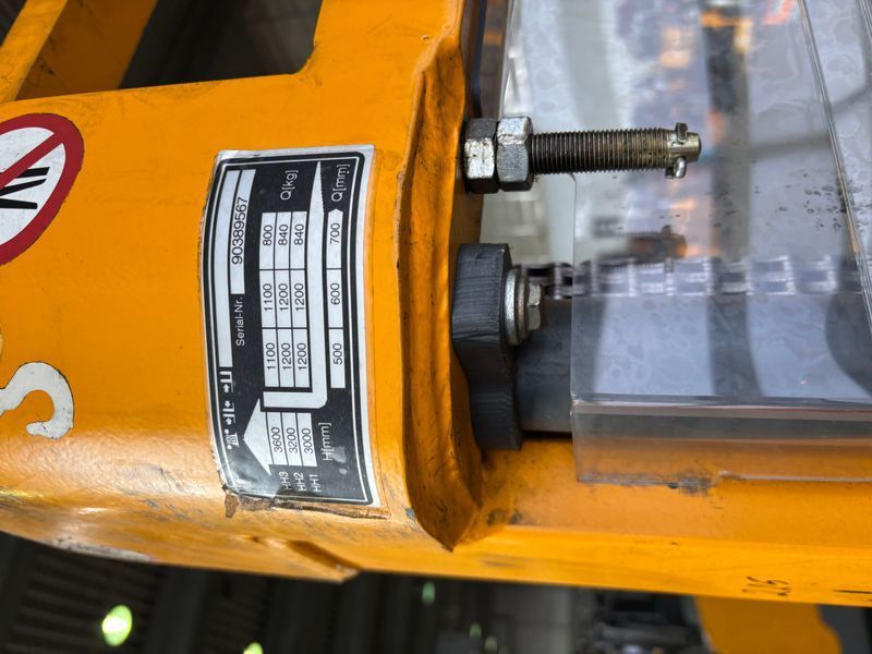 Použit&aacute; manipulačn&aacute; technika Jungheinrich EJC 212 &mdash; Booster Lift