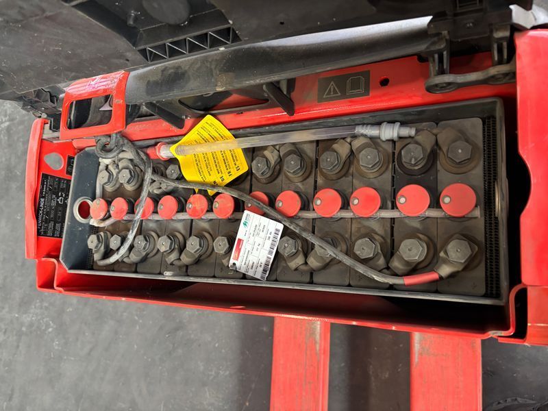 Použit&aacute; manipulačn&aacute; technika Linde T 16 &mdash; Booster Lift