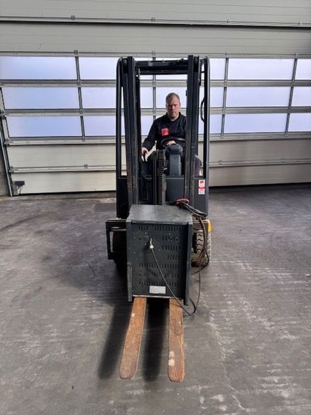 Použit&aacute; manipulačn&aacute; technika Jungheinrich EFG 115 &mdash; Booster Lift