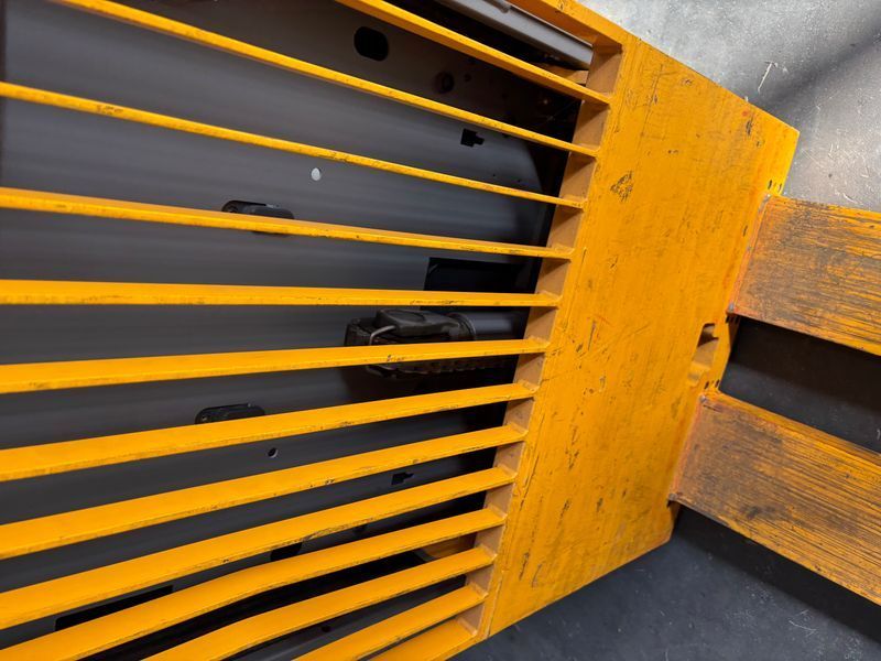 Použit&aacute; manipulačn&aacute; technika Jungheinrich ECE 320 &mdash; Booster Lift