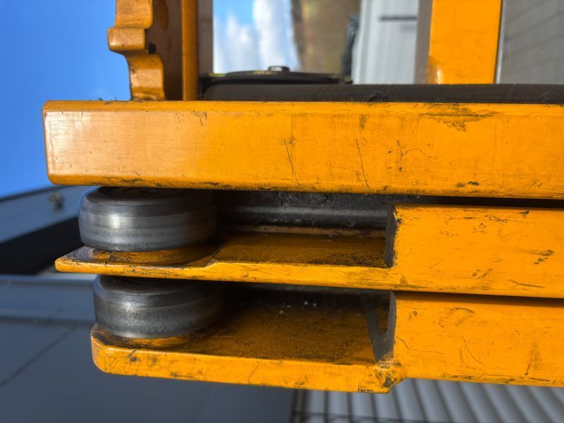 Použit&aacute; manipulačn&aacute; technika Jungheinrich ERC 214 &mdash; Booster Lift