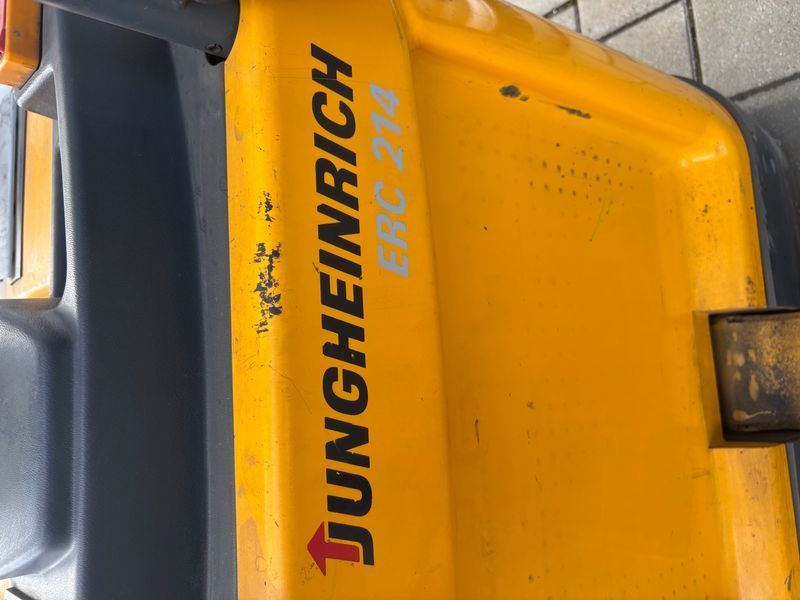 Použit&aacute; manipulačn&aacute; technika Jungheinrich ERC 214 &mdash; Booster Lift
