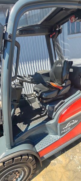 Použit&aacute; manipulačn&aacute; technika Linde H25D &mdash; Booster Lift
