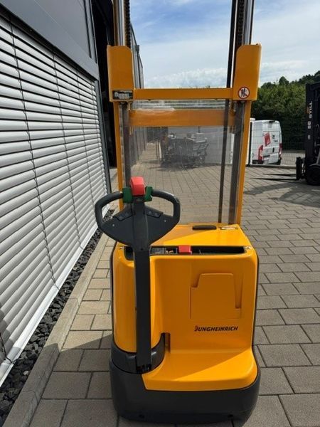 Used material handling equipment Jungheinrich EJC 216 &mdash; Booster Lift