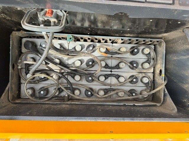 Used material handling equipment Jungheinrich EJC 216 &mdash; Booster Lift