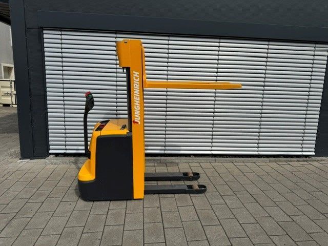 Used material handling equipment Jungheinrich EJC 216 &mdash; Booster Lift