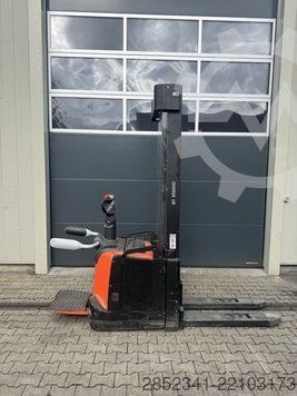 Použit&aacute; manipulačn&aacute; technika Toyota SPE140L mit Initialhub (2 St) &mdash; Booster Lift
