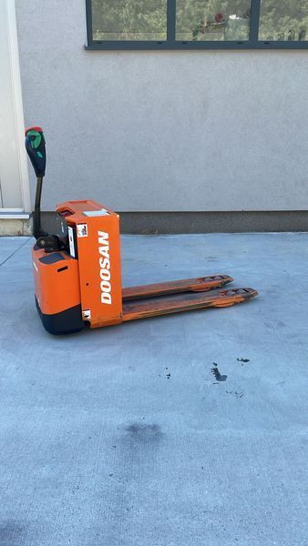 Použit&aacute; manipulačn&aacute; technika Doosan LEDH20 M &mdash; Booster Lift