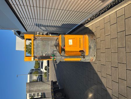 Použit&aacute; manipulačn&aacute; technika Jungheinrich EJC 216z &mdash; Booster Lift