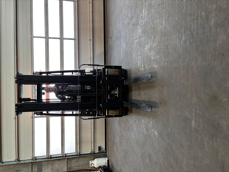 Used material handling equipment Bobcat B18NT &mdash; Booster Lift