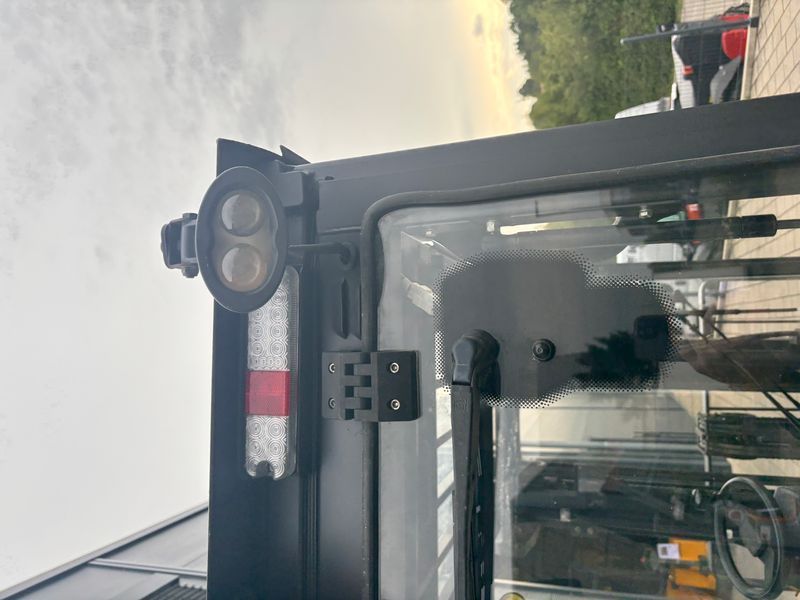 Used material handling equipment Doosan B25X-7 &mdash; Booster Lift