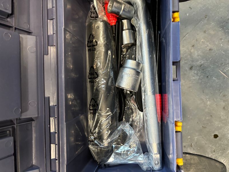 Used material handling equipment Bobcat B18NT &mdash; Booster Lift