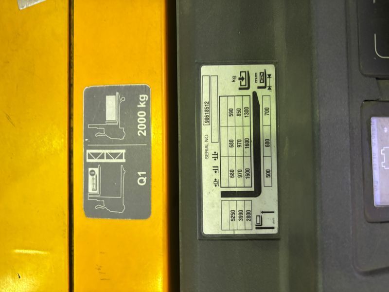 Used material handling equipment Jungheinrich ERC 216z Li-lon &mdash; Booster Lift
