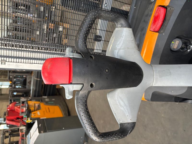 Used material handling equipment Still EXV 12i &mdash; Booster Lift