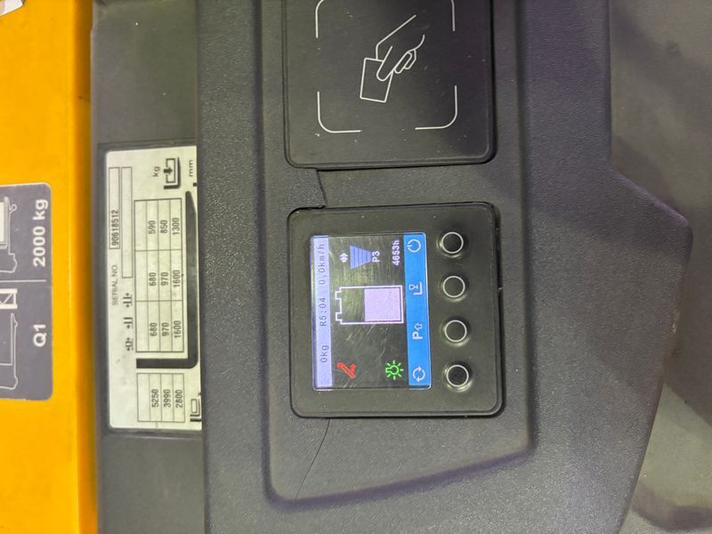 Used material handling equipment Jungheinrich ERC 216z Li-lon &mdash; Booster Lift