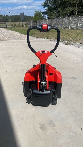 Použit&aacute; manipulačn&aacute; technika [div] EC1.5 1500kg &mdash; Booster Lift