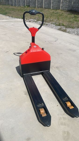 Použit&aacute; manipulačn&aacute; technika [div] EC1.5 1500kg &mdash; Booster Lift