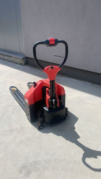 Použit&aacute; manipulačn&aacute; technika [div] EC1.5 1500kg &mdash; Booster Lift