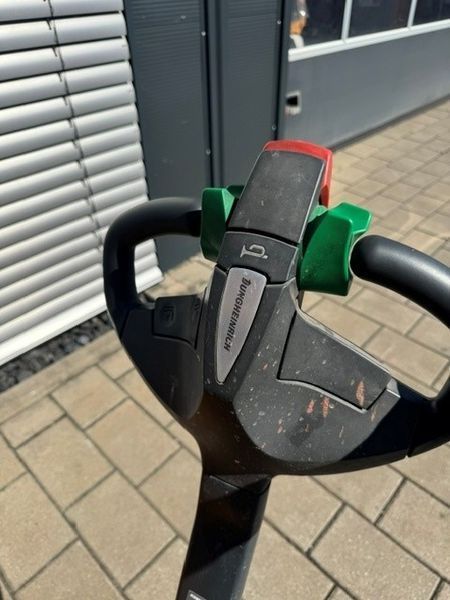 Použit&aacute; manipulačn&aacute; technika Jungheinrich EJC 216 &mdash; Booster Lift