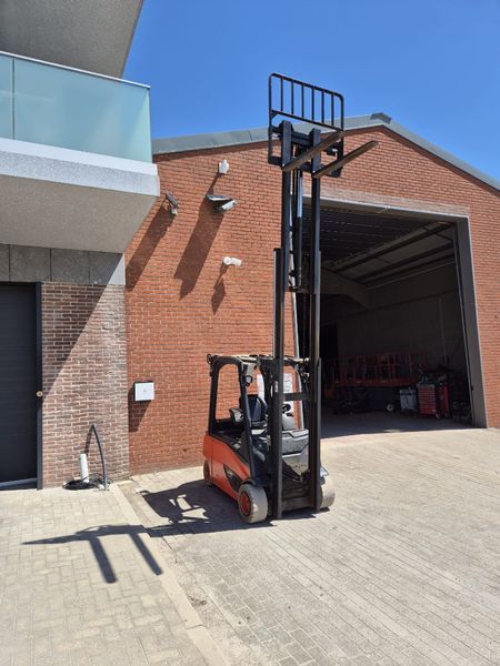 Použit&aacute; manipulačn&aacute; technika Linde E20PL-02 2021y/ 4.1m/ 2750mh &mdash; Booster Lift