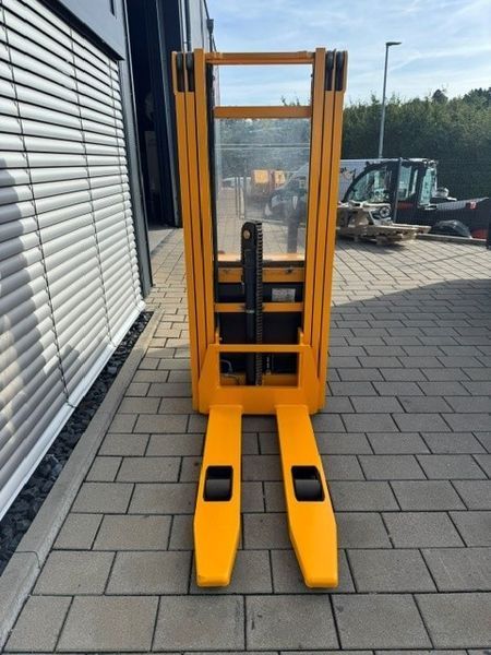 Použit&aacute; manipulačn&aacute; technika Jungheinrich EJC 216 &mdash; Booster Lift