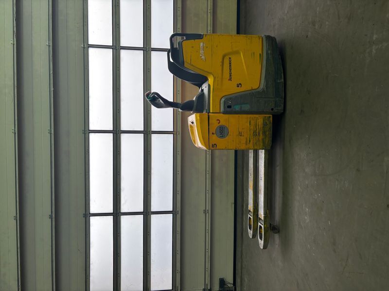 Used material handling equipment Jungheinrich ERE 120 Li-lon &mdash; Booster Lift