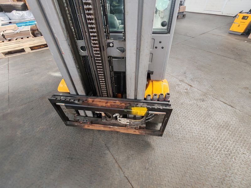 Použit&aacute; manipulačn&aacute; technika Jungheinrich EFG 316k li-ion/ 4v/ 1819mh/ 2022y &mdash; Booster Lift