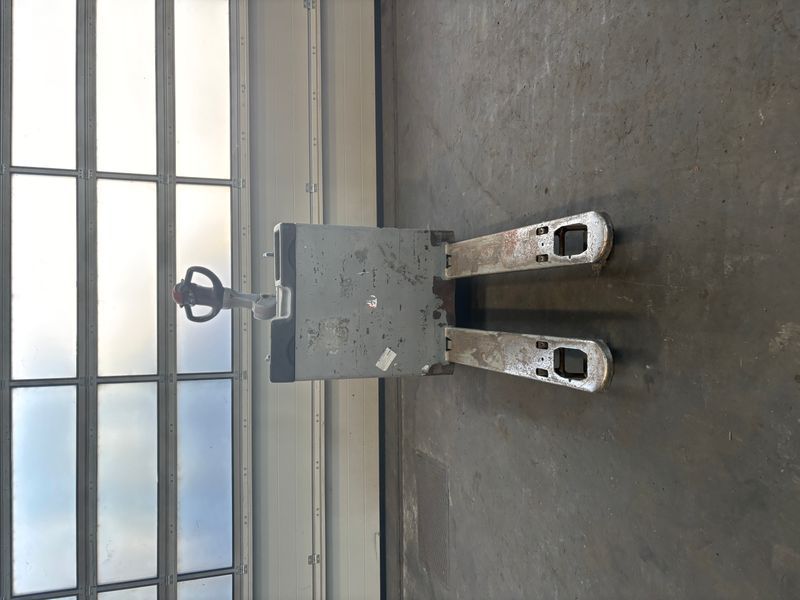 Použit&aacute; manipulačn&aacute; technika Still ECU-SF 20 &mdash; Booster Lift