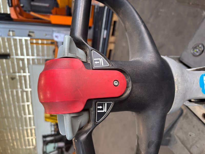 Použit&aacute; manipulačn&aacute; technika Still ECU-SF 20 &mdash; Booster Lift
