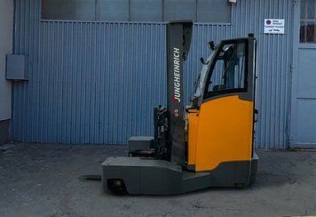 Použit&aacute; manipulačn&aacute; technika Jungheinrich ETV Q25 &mdash; Booster Lift