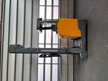 Použit&aacute; manipulačn&aacute; technika Jungheinrich ETV 214 Li-lon &mdash; Booster Lift