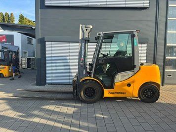 Použit&aacute; manipulačn&aacute; technika Jungheinrich DFG 545s &mdash; Booster Lift