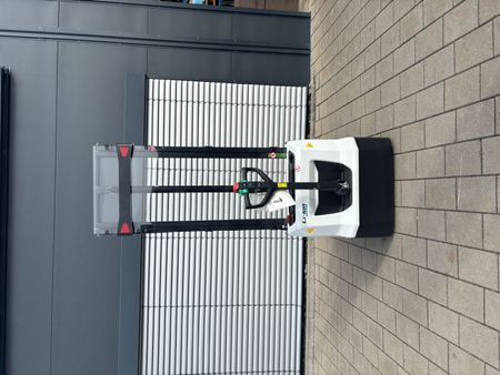 Použit&aacute; manipulačn&aacute; technika Bobcat LSM12N-7i &mdash; Booster Lift