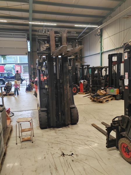Used material handling equipment Linde E30/600H(387) Batt2022 BJ &mdash; Booster Lift