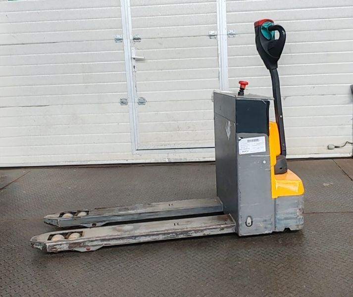 Použit&aacute; manipulačn&aacute; technika Jungheinrich EJE M13 Li-Ion (4pc in stock) &mdash; Booster Lift