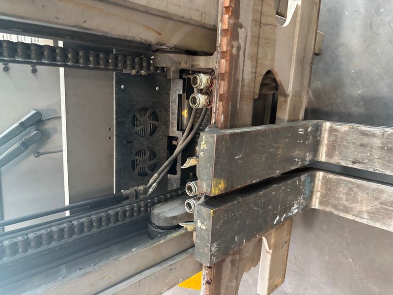 Použit&aacute; manipulačn&aacute; technika Jungheinrich EFG 540ks &mdash; Booster Lift