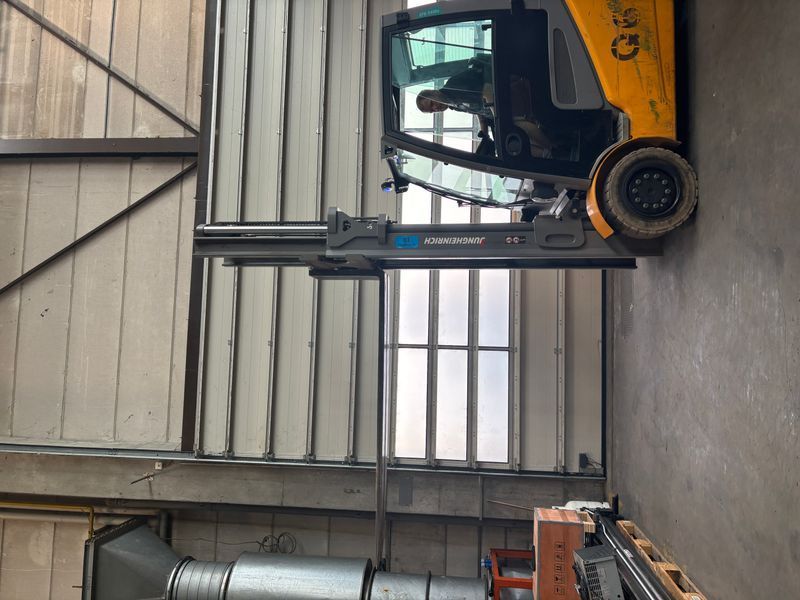 Použit&aacute; manipulačn&aacute; technika Jungheinrich EFG 540ks &mdash; Booster Lift