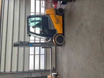 Used material handling equipment Jungheinrich EFG 425K &mdash; Booster Lift