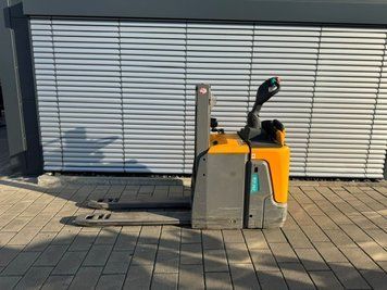Použit&aacute; manipulačn&aacute; technika Jungheinrich ERD 220 &mdash; Booster Lift