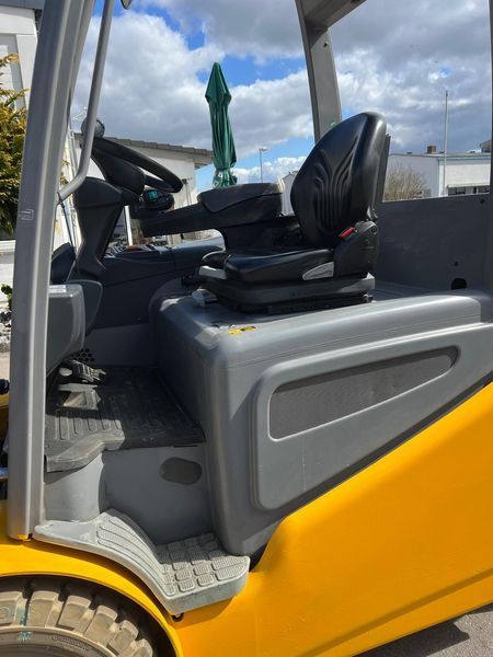 Použit&aacute; manipulačn&aacute; technika Jungheinrich EFG 535k 3.5t/ 5m/ 2424mh/ 4v &mdash; Booster Lift