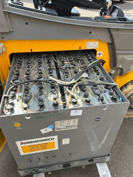 Použit&aacute; manipulačn&aacute; technika Jungheinrich EFG 535k 3.5t/ 5m/ 2424mh/ 4v &mdash; Booster Lift