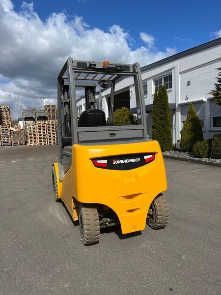 Použit&aacute; manipulačn&aacute; technika Jungheinrich EFG 535k 3.5t/ 5m/ 2424mh/ 4v &mdash; Booster Lift