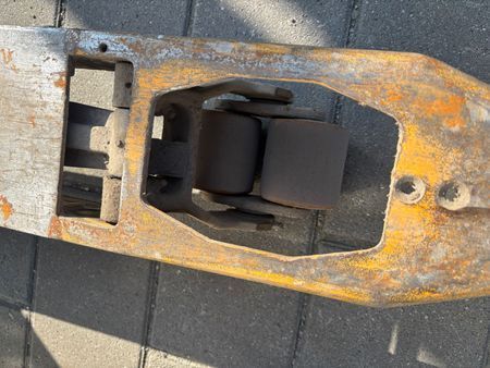 Used material handling equipment Jungheinrich EJE 220 &mdash; Booster Lift