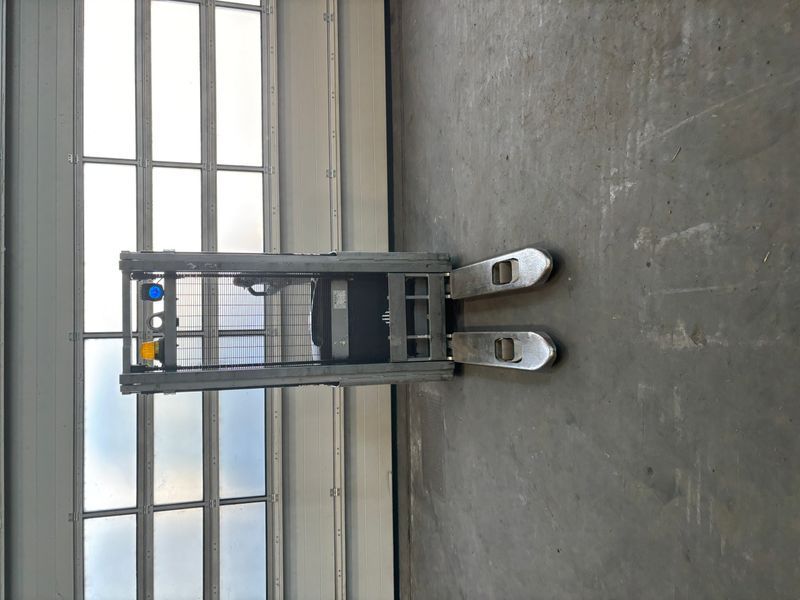 Použit&aacute; manipulačn&aacute; technika Still EXV 10 Li-lon &mdash; Booster Lift