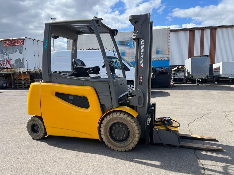 Použit&aacute; manipulačn&aacute; technika Jungheinrich EFG 535k 3.5t/ 5m/ 2424mh/ 4v &mdash; Booster Lift